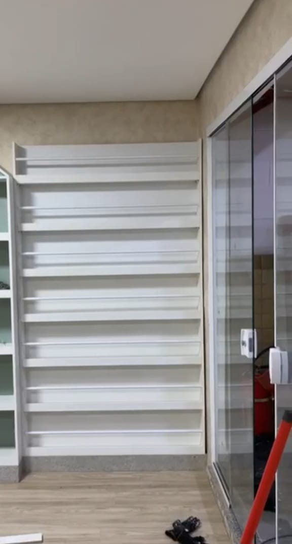 Gibiteca em MDF branco 1230x2220x120